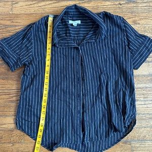 Treasure & Bond navy striped short sleeve button-up size Small